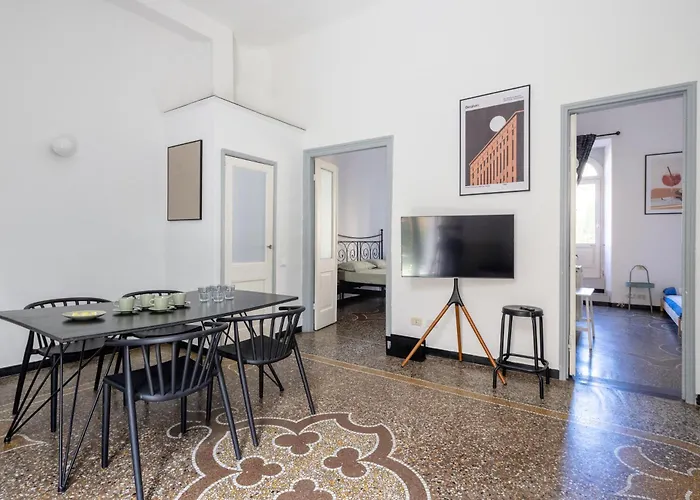 C_44 - Be On The Old Steps Between Station And Centre / Scalinata Cernaia Apartment La Spezia